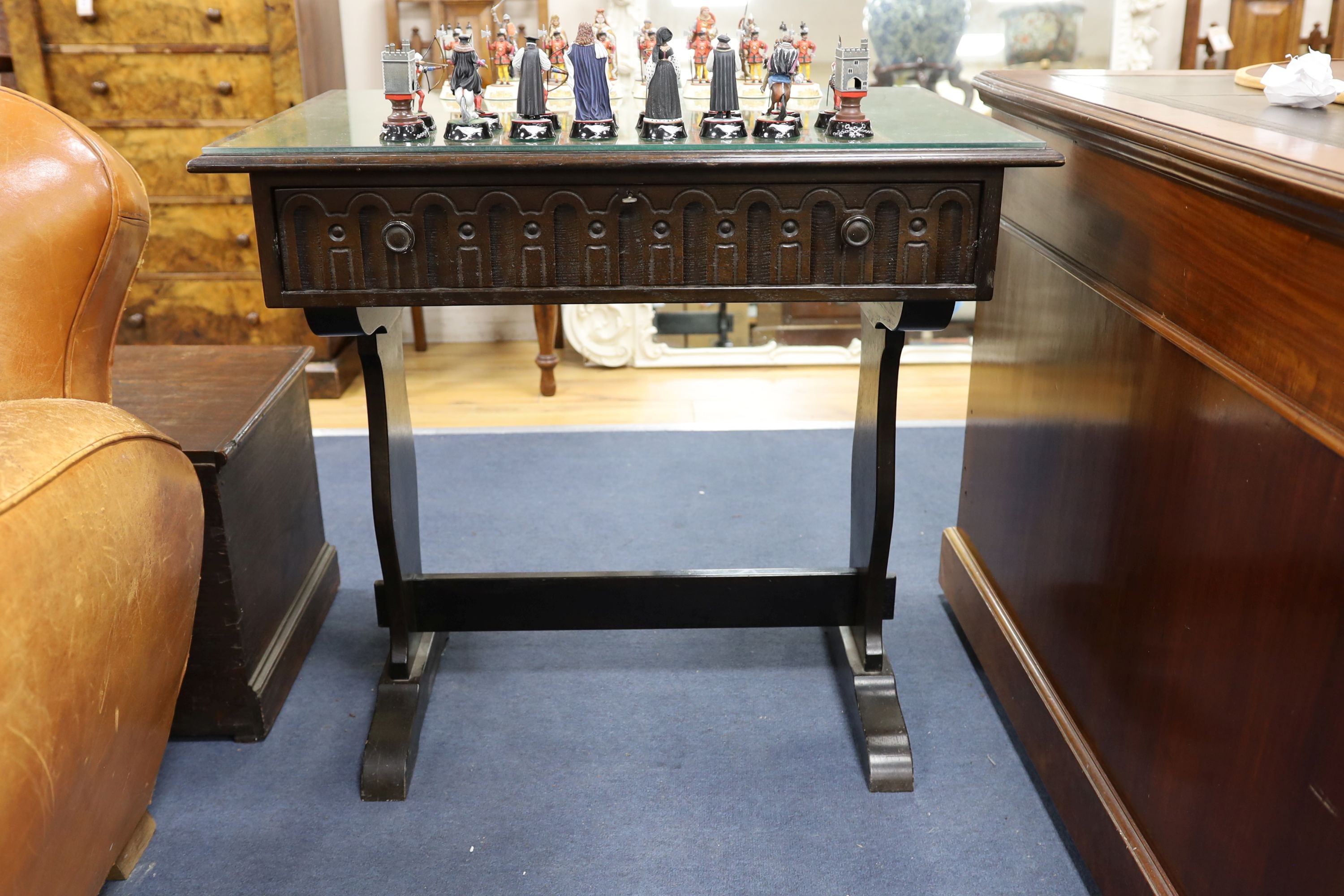 A Tower of London boxed/cased chess set, table width 80cm, depth 55cm, height 75cm